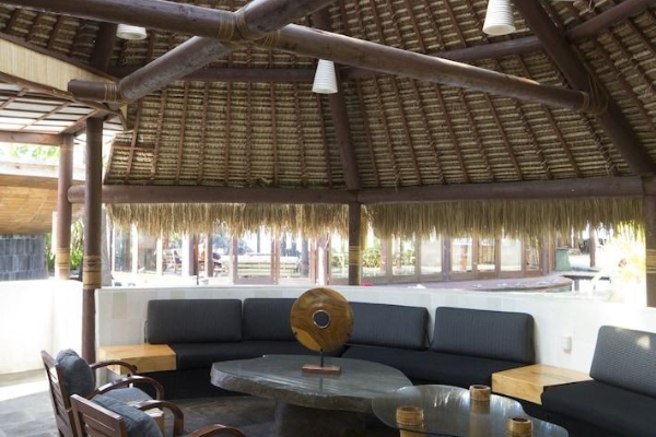 Hotel Coconuts Beach Club & Resort